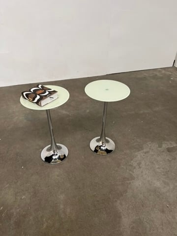 Lot de 2 guéridons vintage chrome et verre – tables d’appoint design années 70