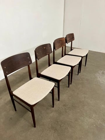 Suite de 4 chaises vintage retapissées