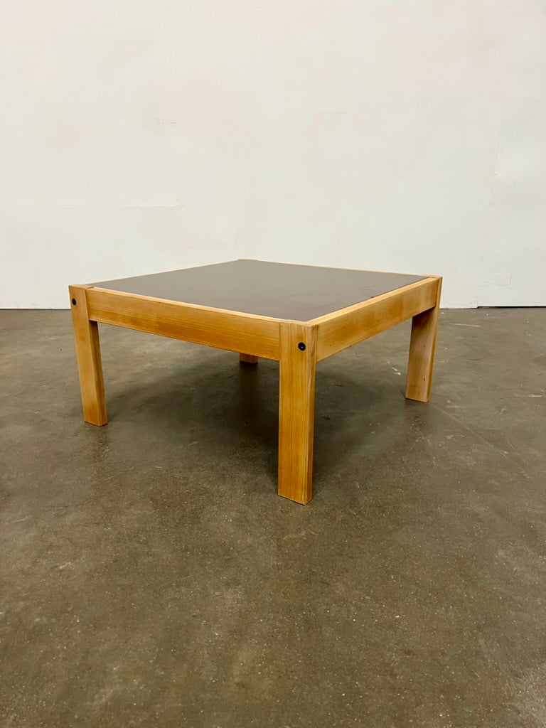 Table basse vintage, structure bois et plateau brun