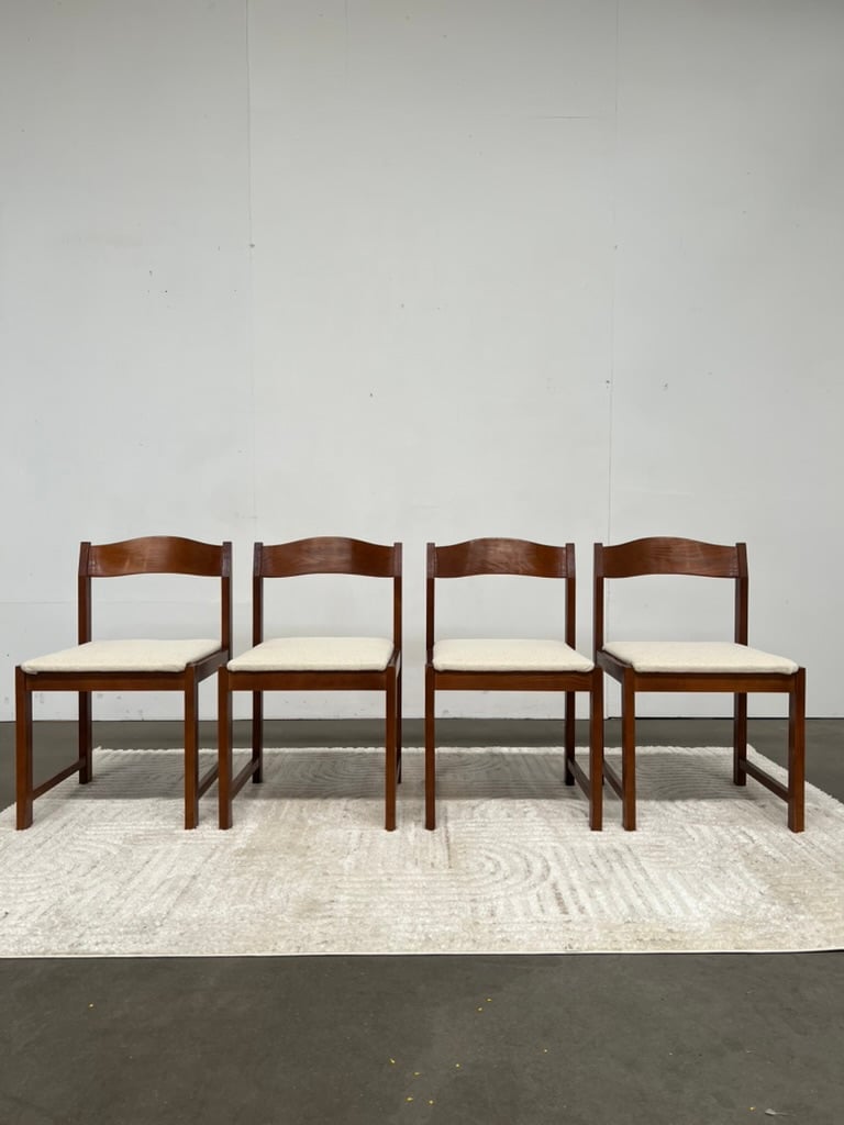 Lot de 4 chaises scandinaves en teck – tissu bouclette