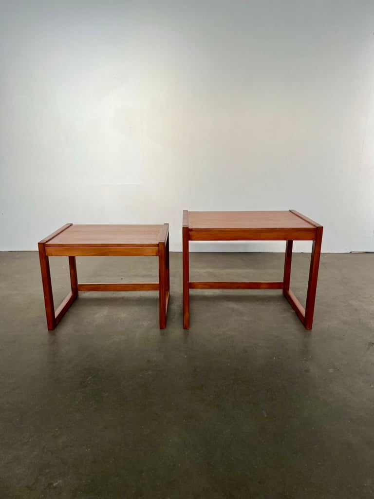Lot de deux tables gigognes en bois