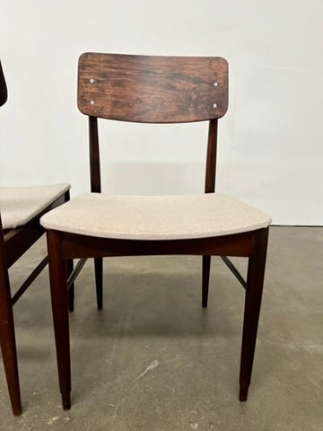 Suite de 4 chaises vintage retapissées