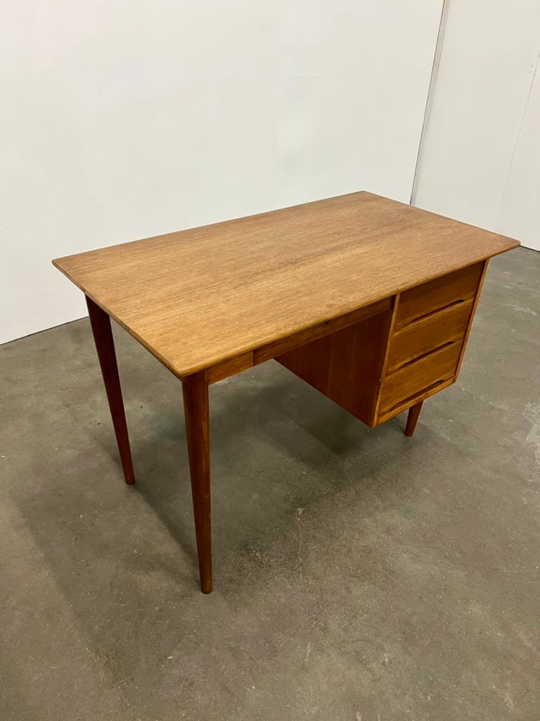 Bureau vintage en bois, années 60