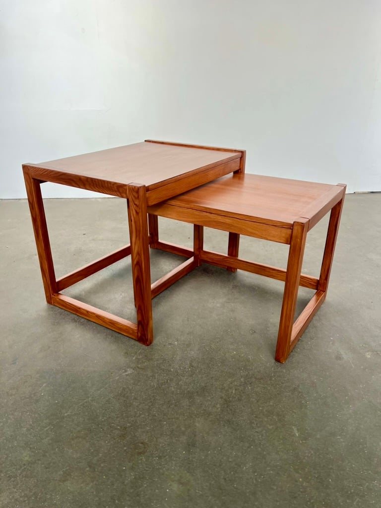 Lot de deux tables gigognes en bois