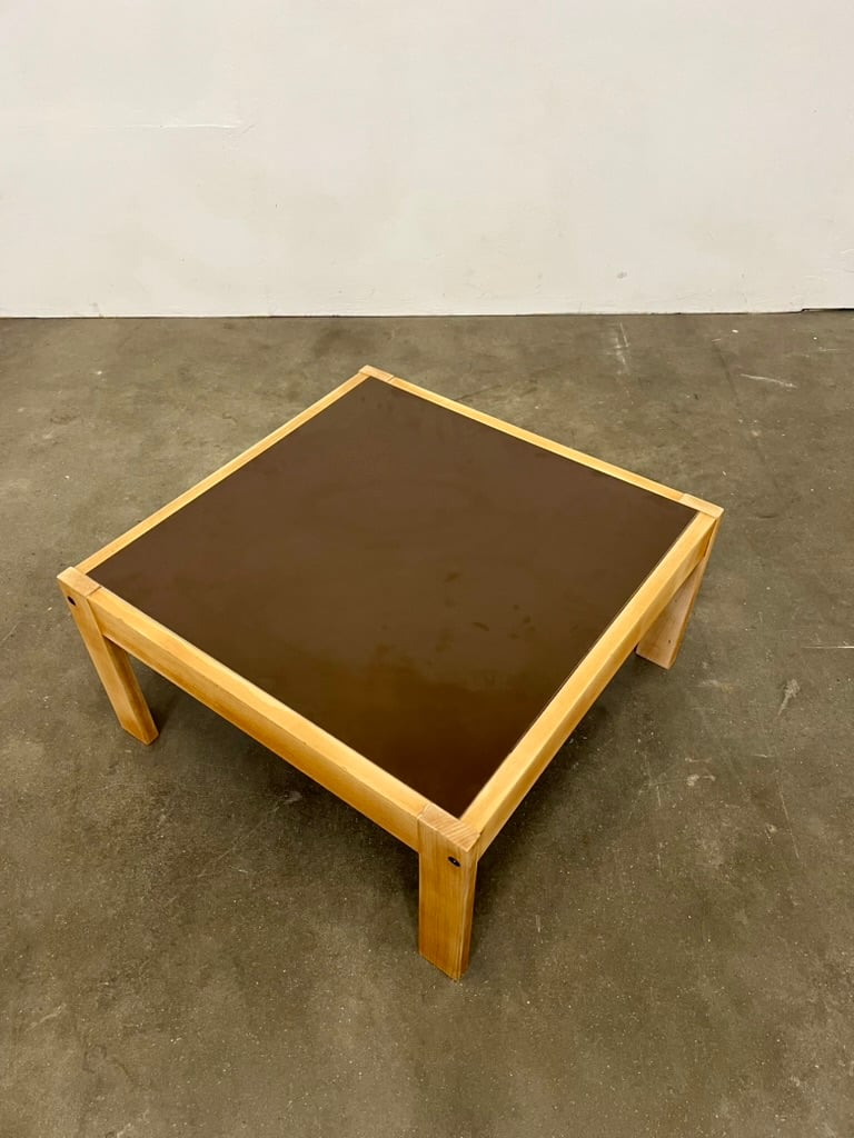 Table basse vintage, structure bois et plateau brun