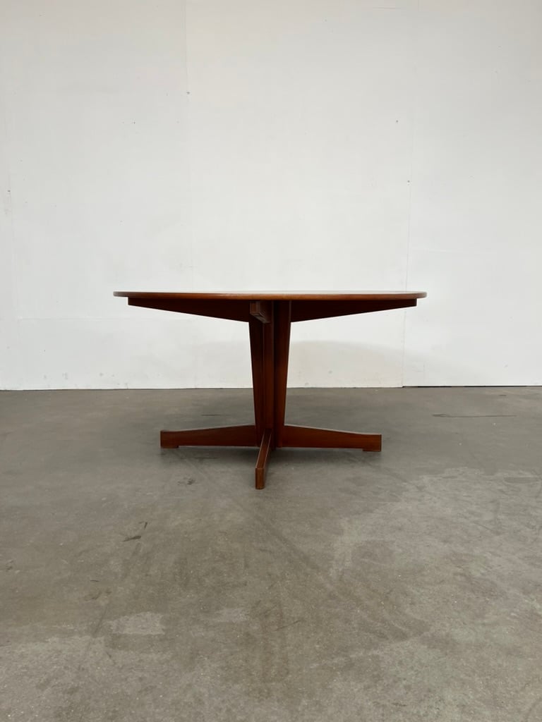 Table ronde en teck vintage – table scandinave 130 cm années 60