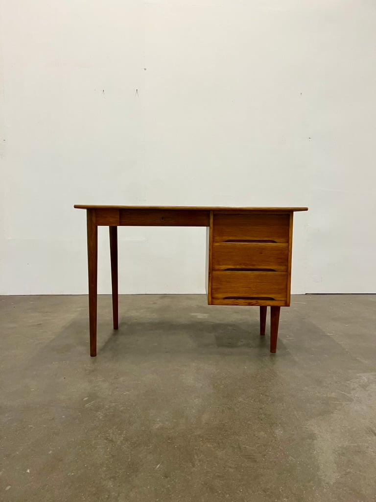 Bureau vintage en bois, années 60