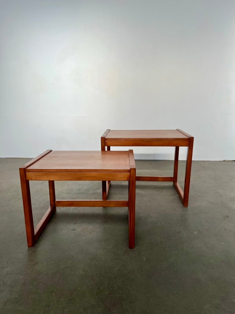 Lot de deux tables gigognes en bois