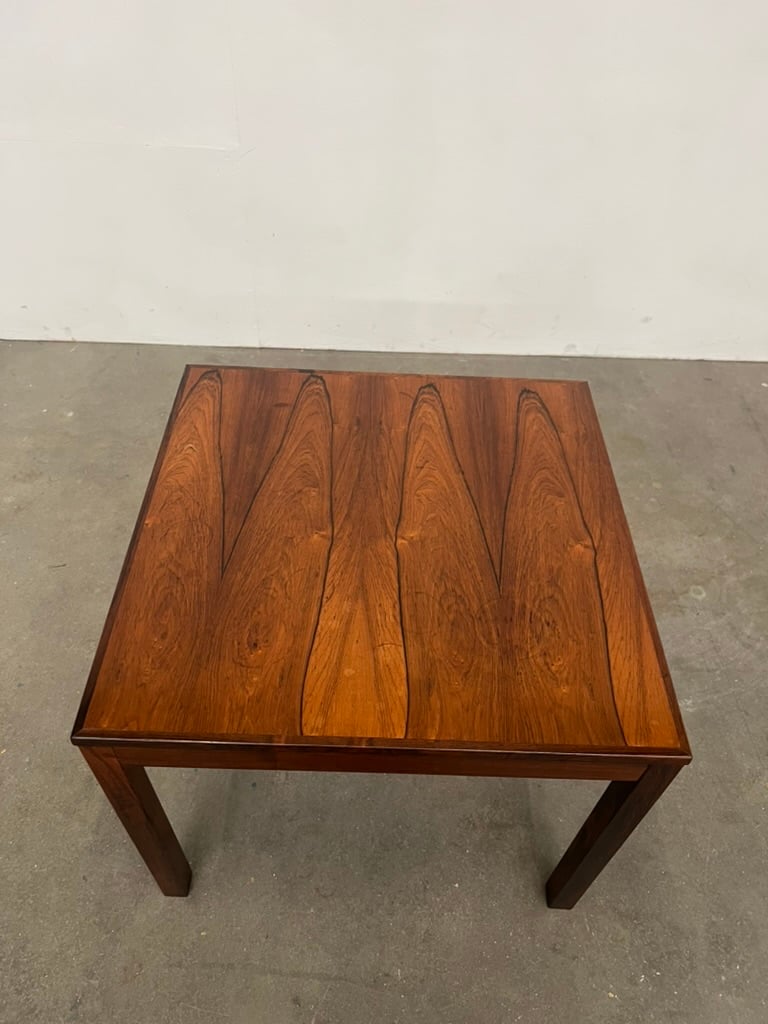 Table basse en palissandre – table vintage scandinave 50x50
