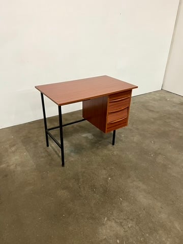 Petit bureau vintage à structure tubulaire noire