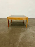 Table basse vintage, structure bois et plateau brun