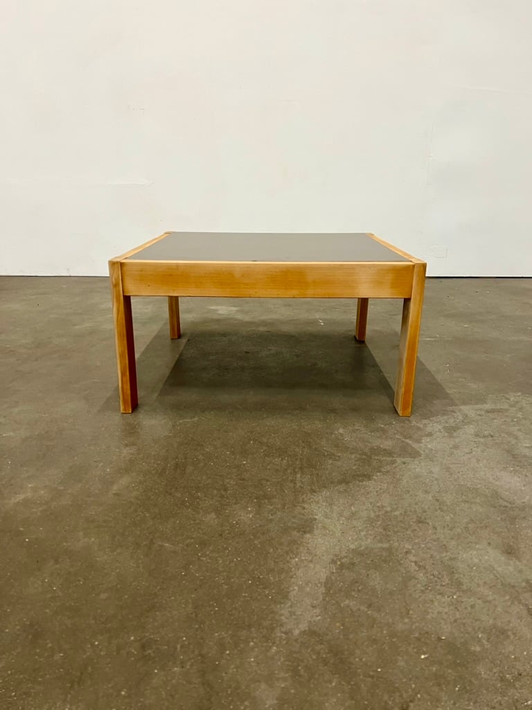 Table basse vintage, structure bois et plateau brun