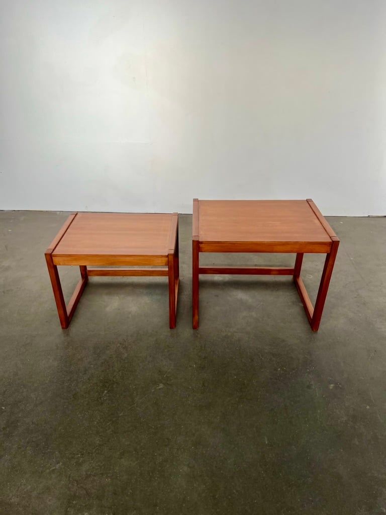 Lot de deux tables gigognes en bois