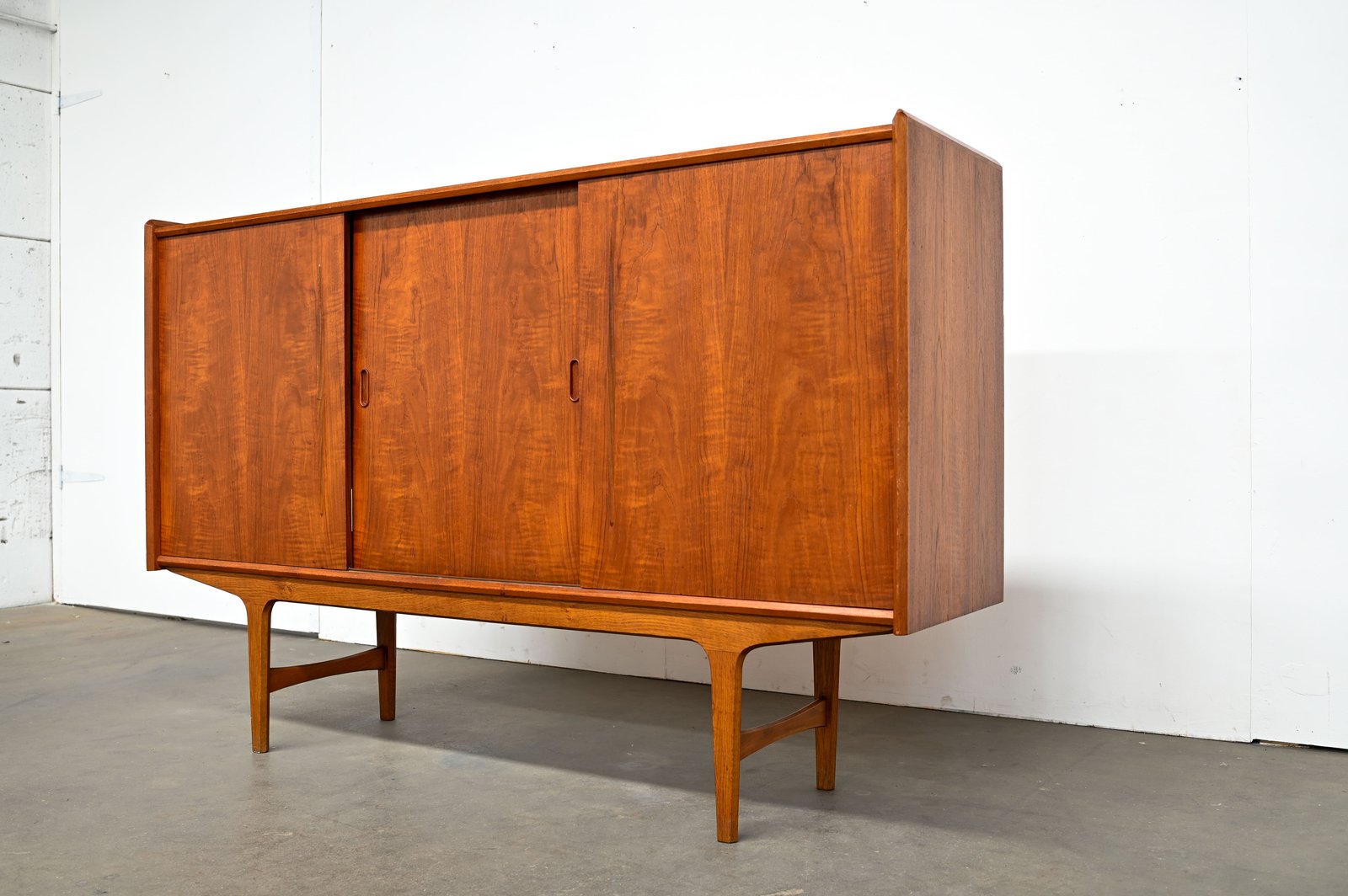 Enfilade danoise en teck – buffet scandinave vintage 180 cm portes coulissantes