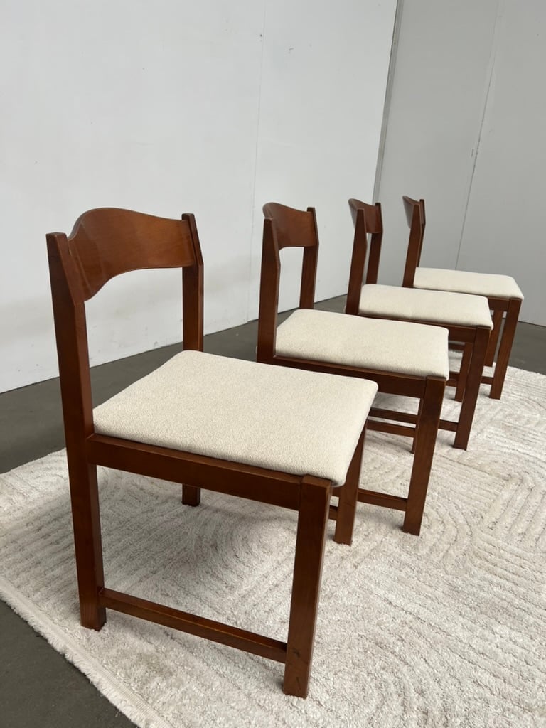 Lot de 4 chaises scandinaves en teck – tissu bouclette