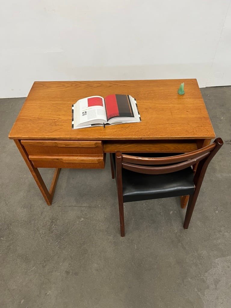 Bureau vintage en teck 2 tiroirs – bureau scandinave années 60