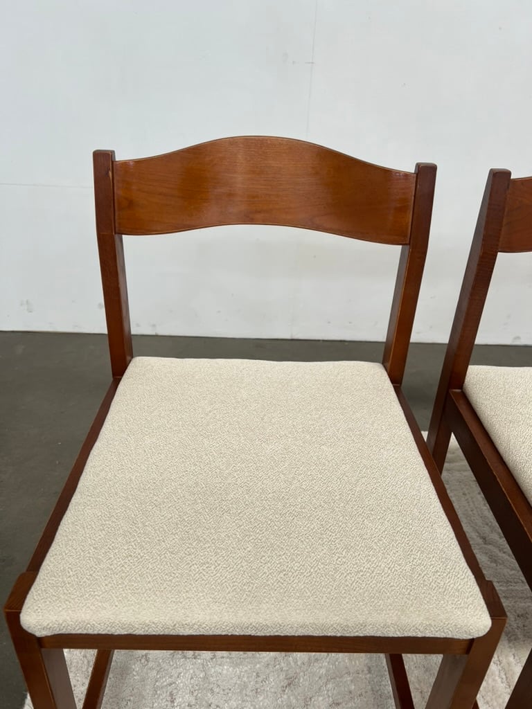 Lot de 4 chaises scandinaves en teck – tissu bouclette