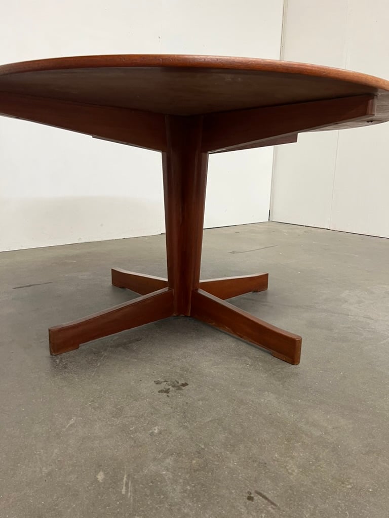 Table ronde en teck vintage – table scandinave 130 cm années 60