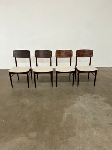 Suite de 4 chaises vintage retapissées