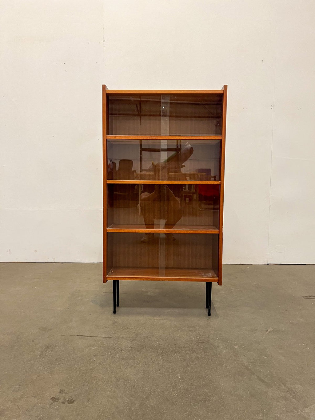 Vitrine bibliothèque en teck vintage – meuble scandinave étagère vitrée années 60