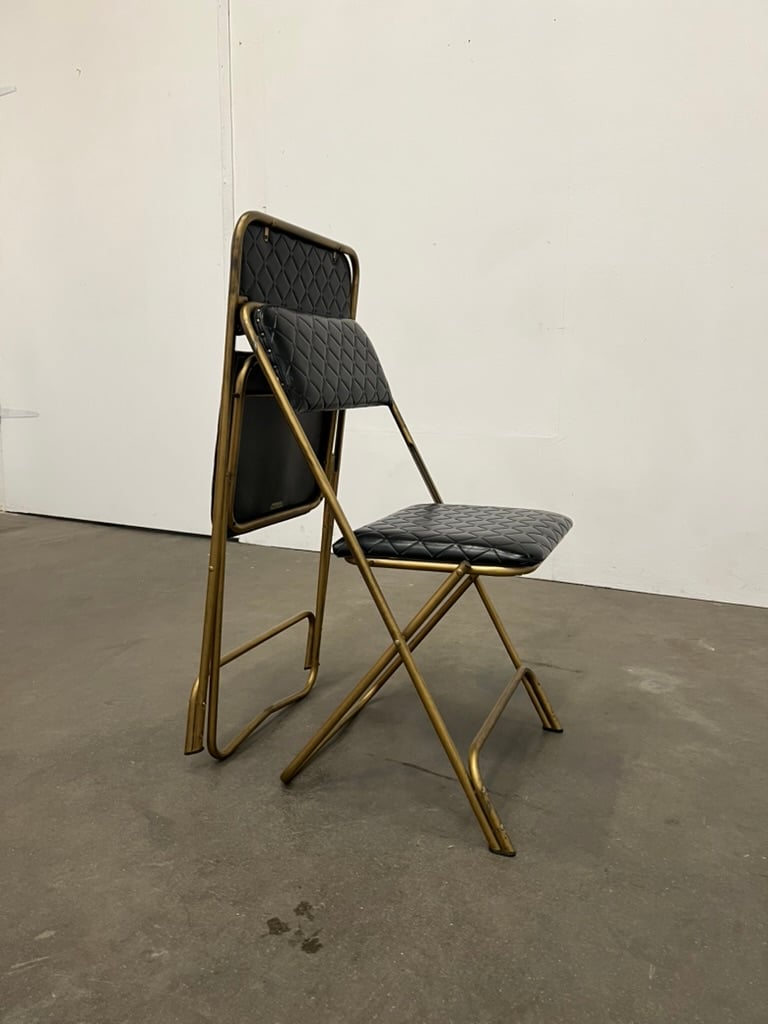 Paire de chaises pliantes Lafuma vintage – métal doré et skaï noir