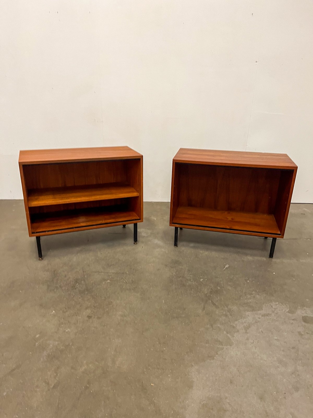 Paire de bibliothèques basses vintage – bibus bois et métal années 60