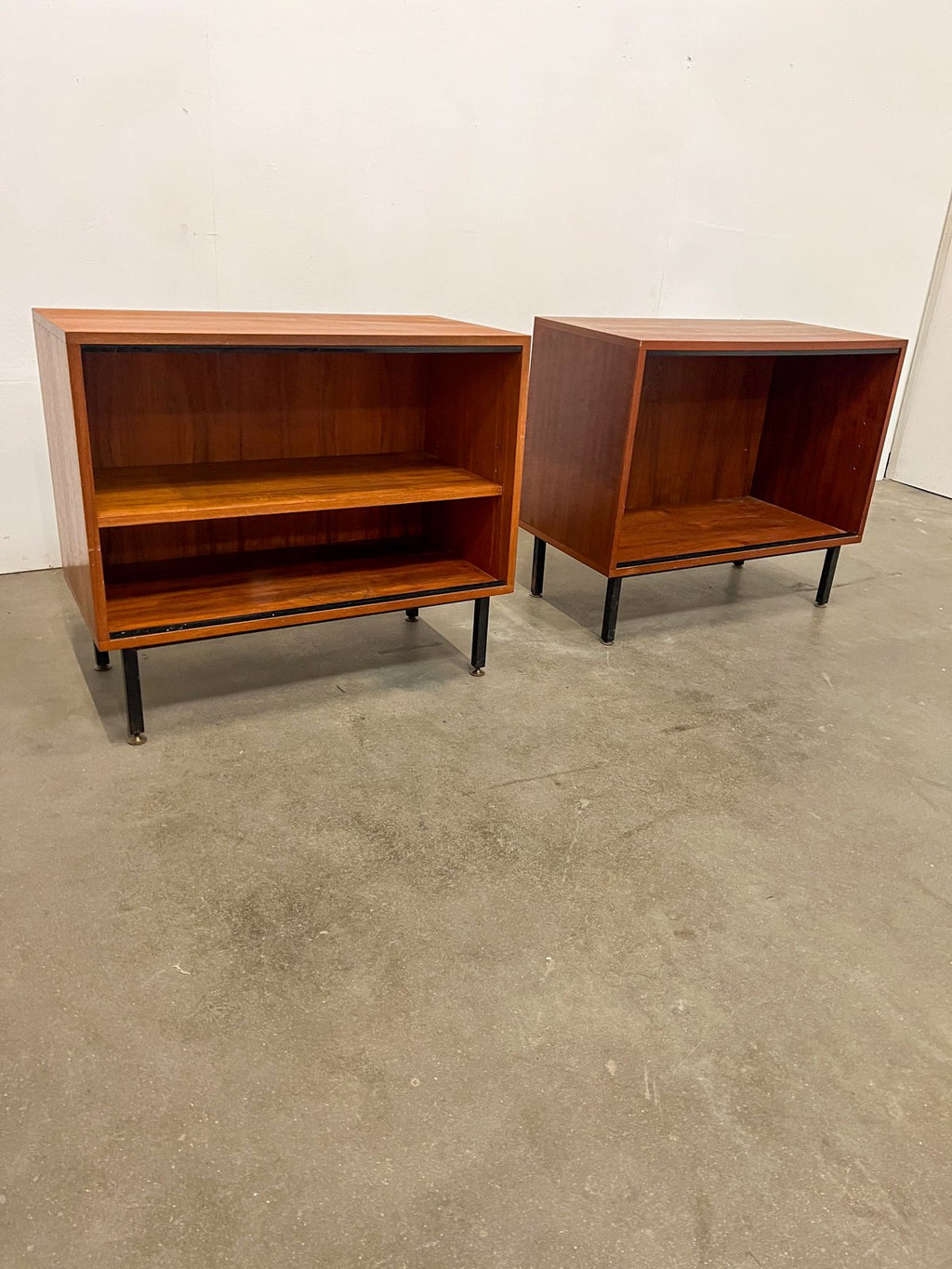 Paire de bibliothèques basses vintage – bibus bois et métal années 60
