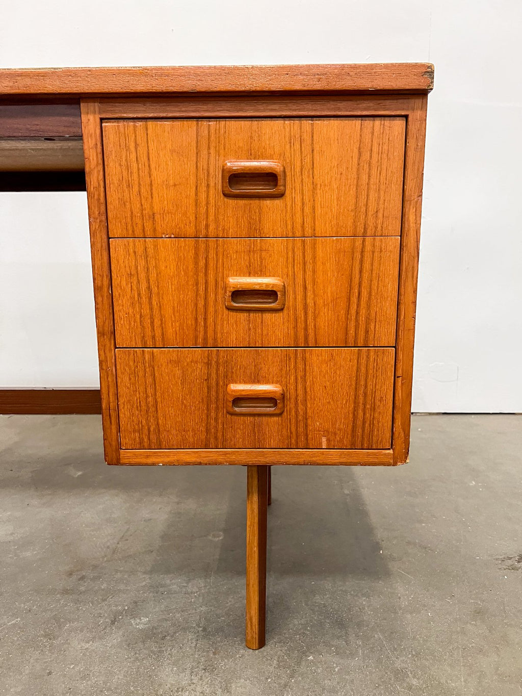 Bureau vintage en teck 3 tiroirs – bureau scandinave années 60
