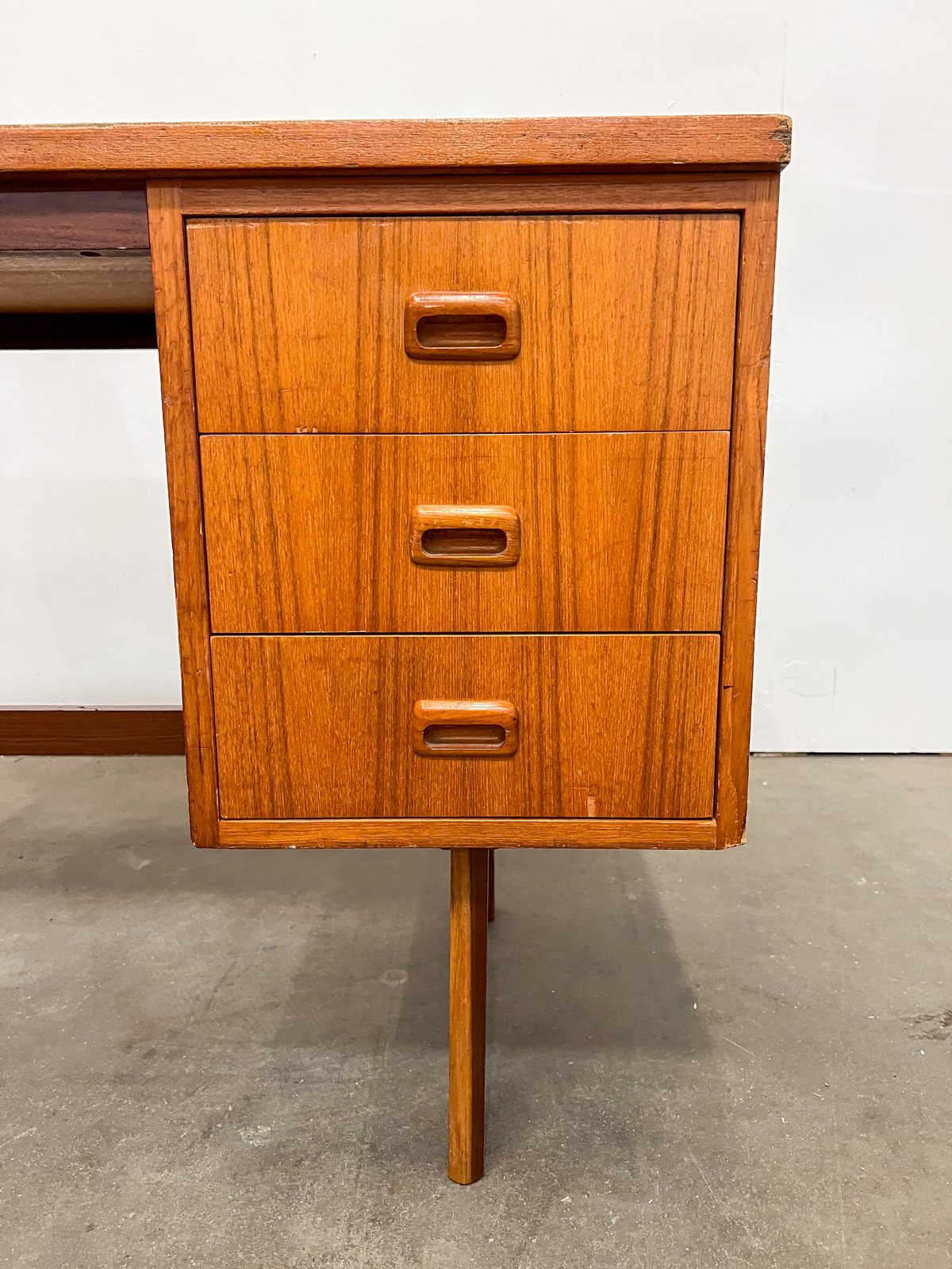 Bureau vintage en teck 3 tiroirs – bureau scandinave années 60