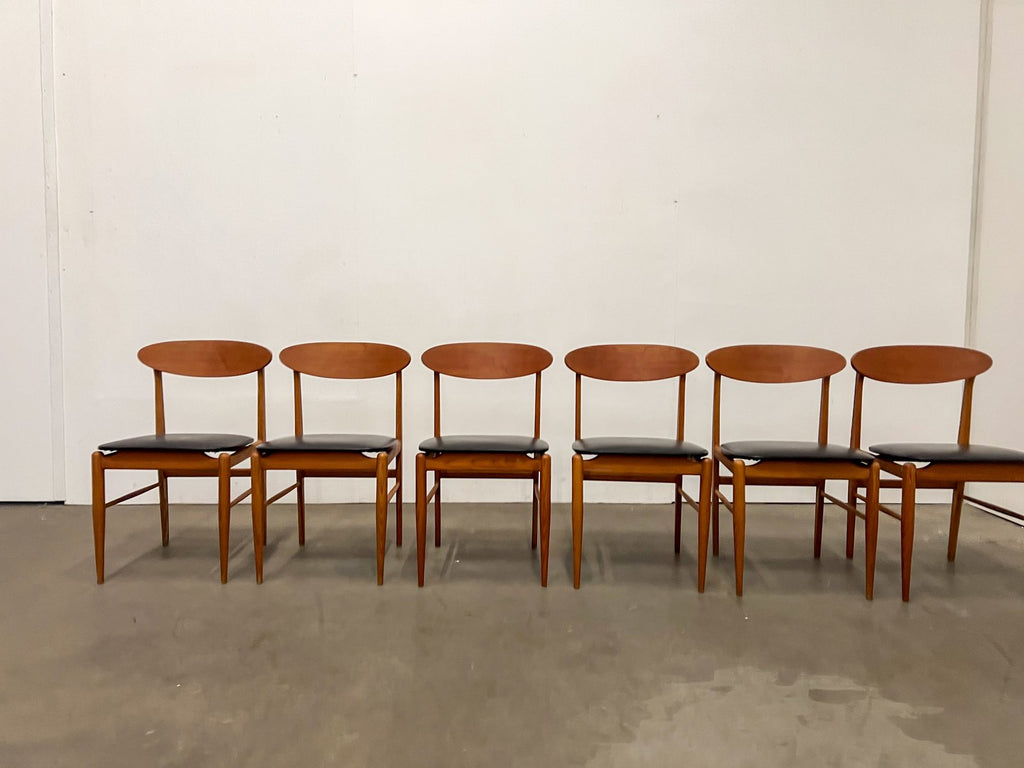 Lot de 6 chaises scandinaves vintage – chaises en bois et skaï noir années 60