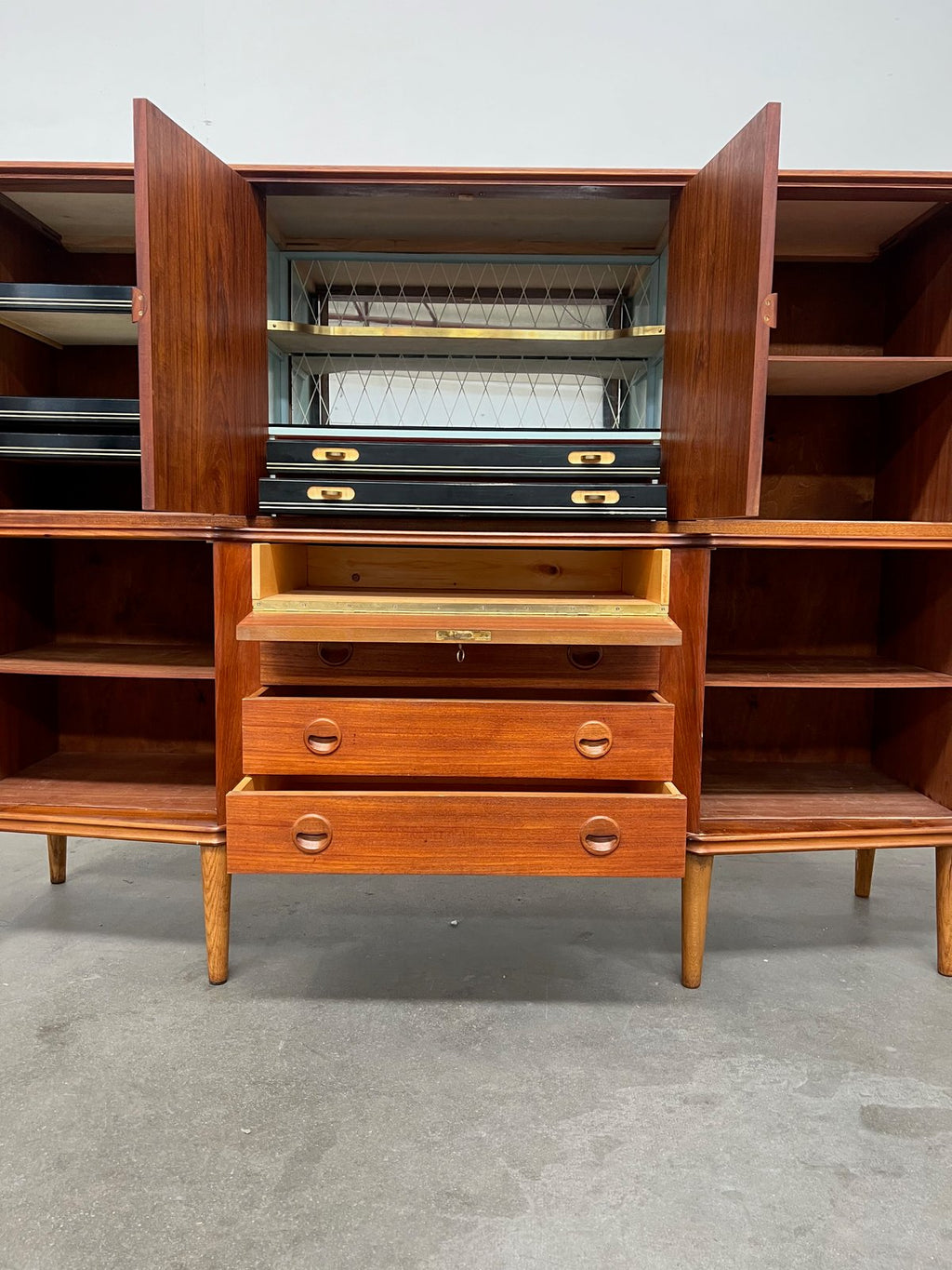 Buffet danois en teck – enfilade haute vintage scandinave années 60