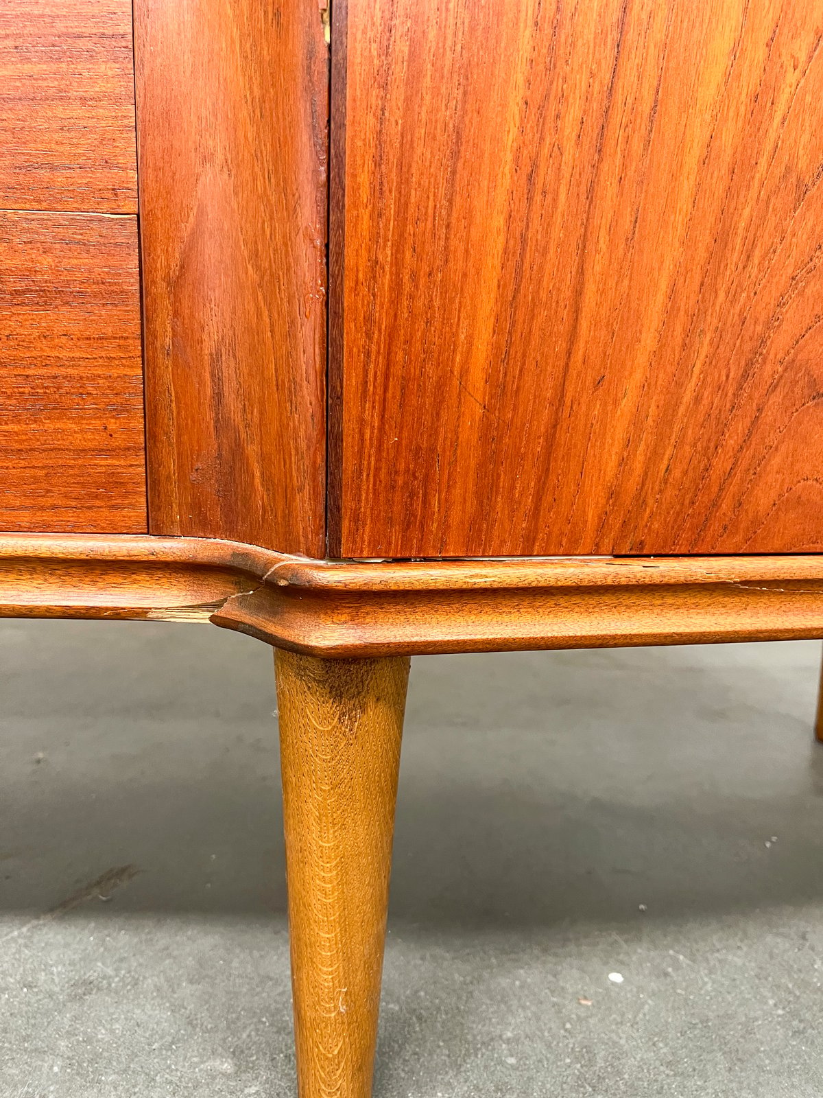 Buffet danois en teck – enfilade haute vintage scandinave années 60