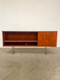 Enfilade vintage scandinave en teck – meuble TV / buffet bas années 60