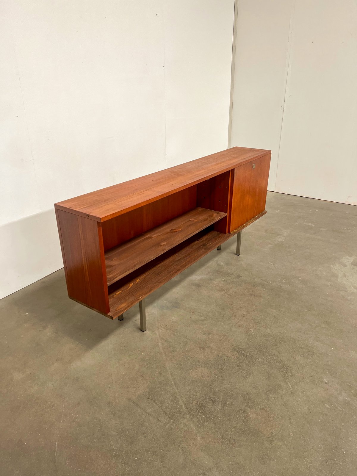 Enfilade vintage scandinave en teck – meuble TV / buffet bas années 60