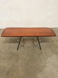 Table basse vintage en teck – table scandinave avec porte-revues années 60