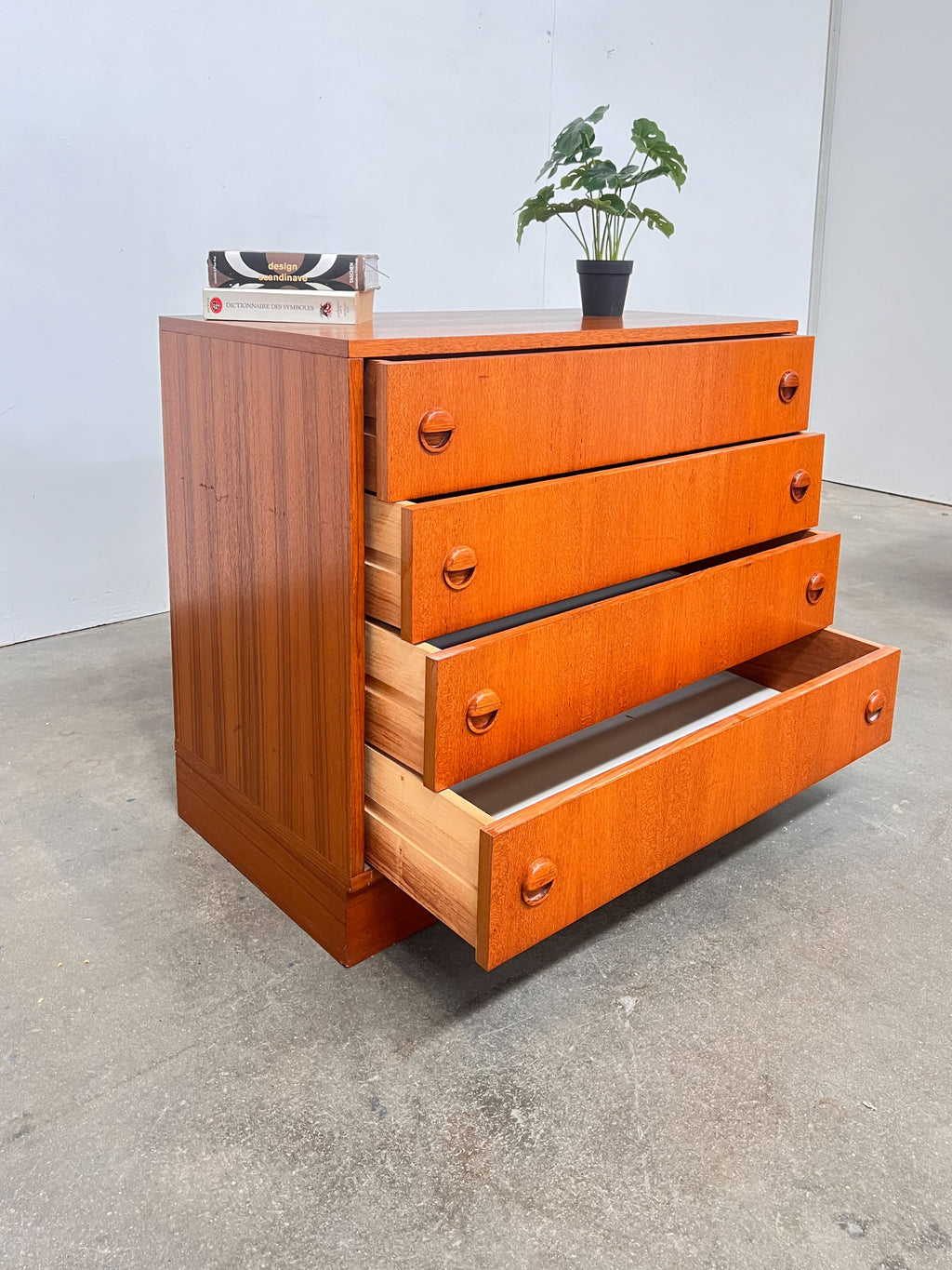 Commode scandinave vintage en teck – 4 tiroirs