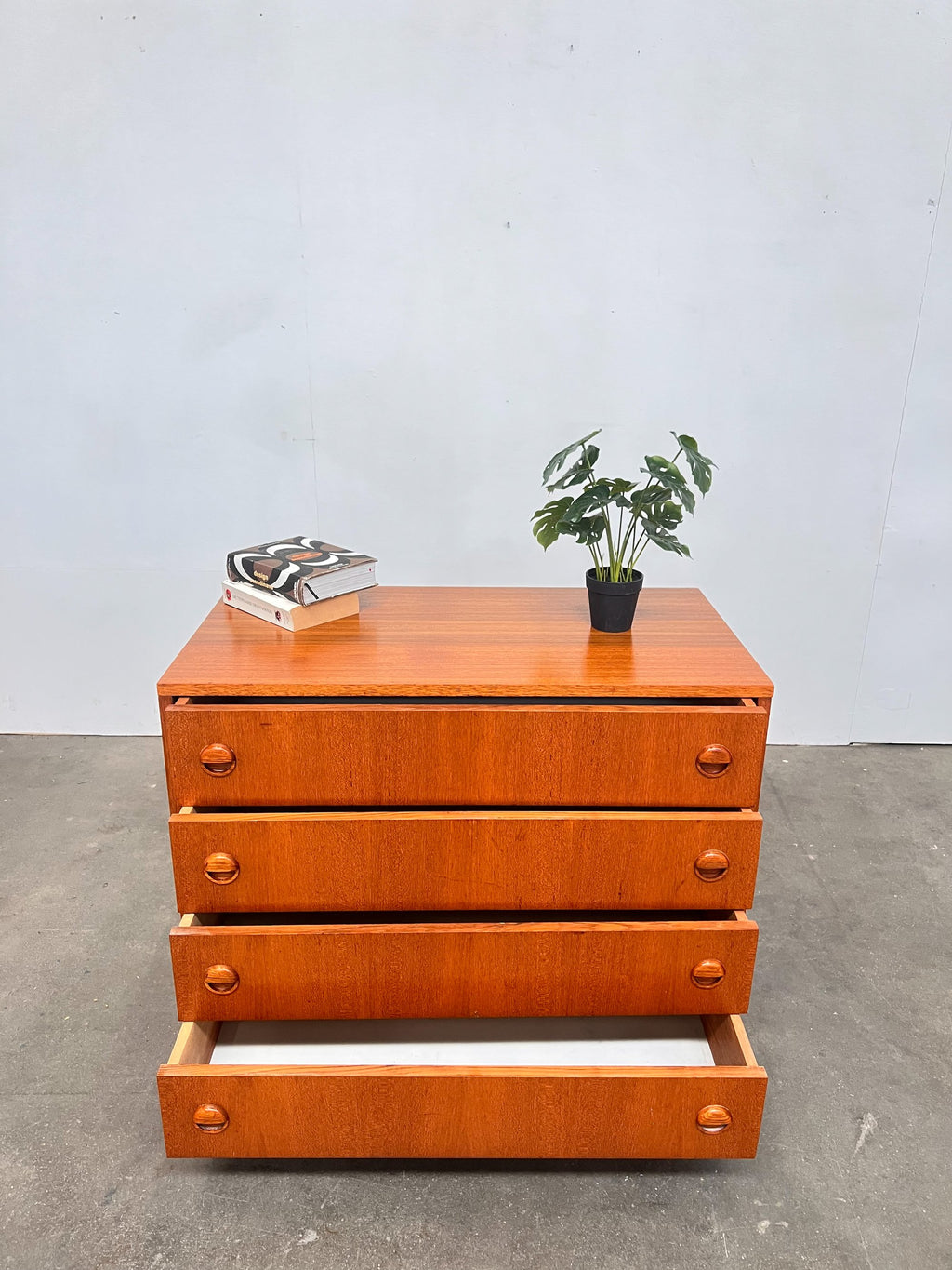 Commode scandinave vintage en teck – 4 tiroirs