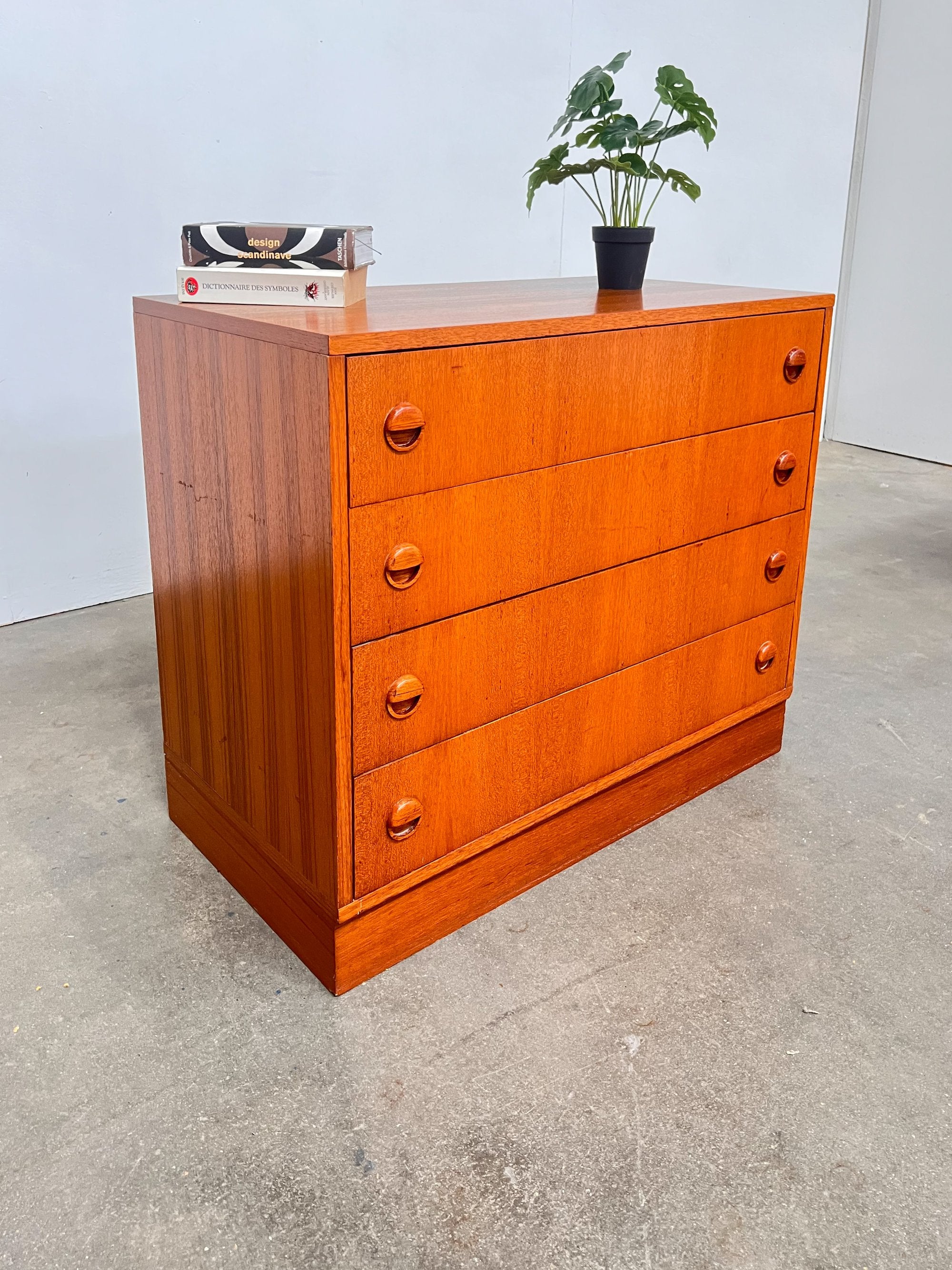 Commode scandinave vintage en teck – 4 tiroirs