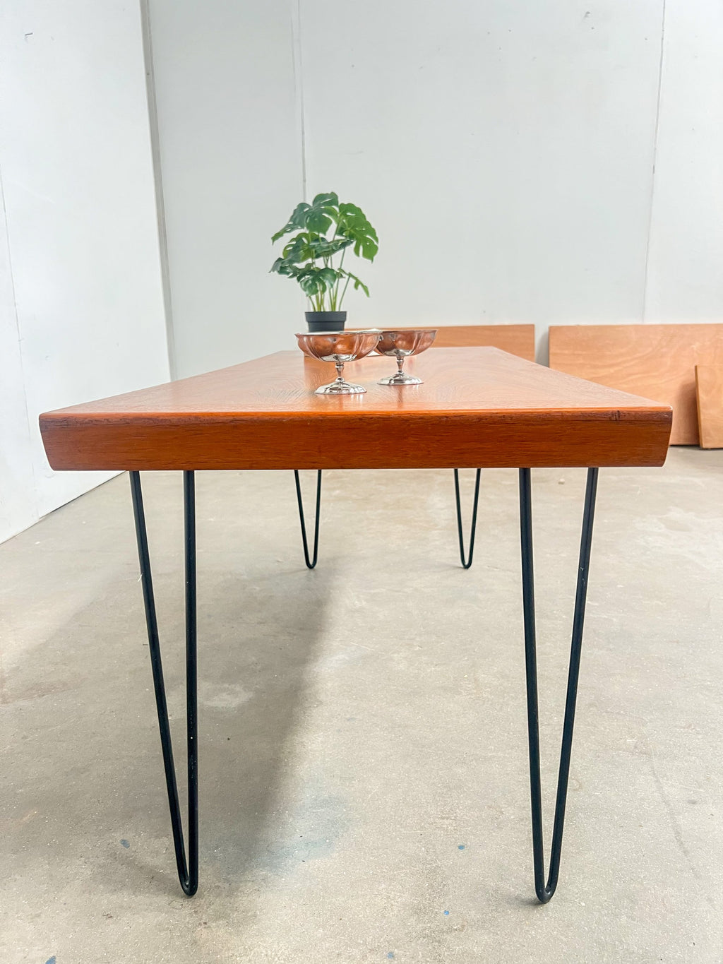 Table basse vintage en teck – pieds épingle – design scandinave années 60