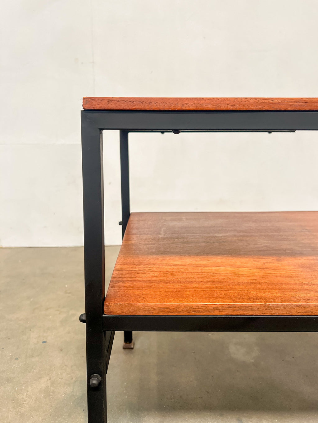 Table basse vintage à double plateau – teck et métal noir – années 70