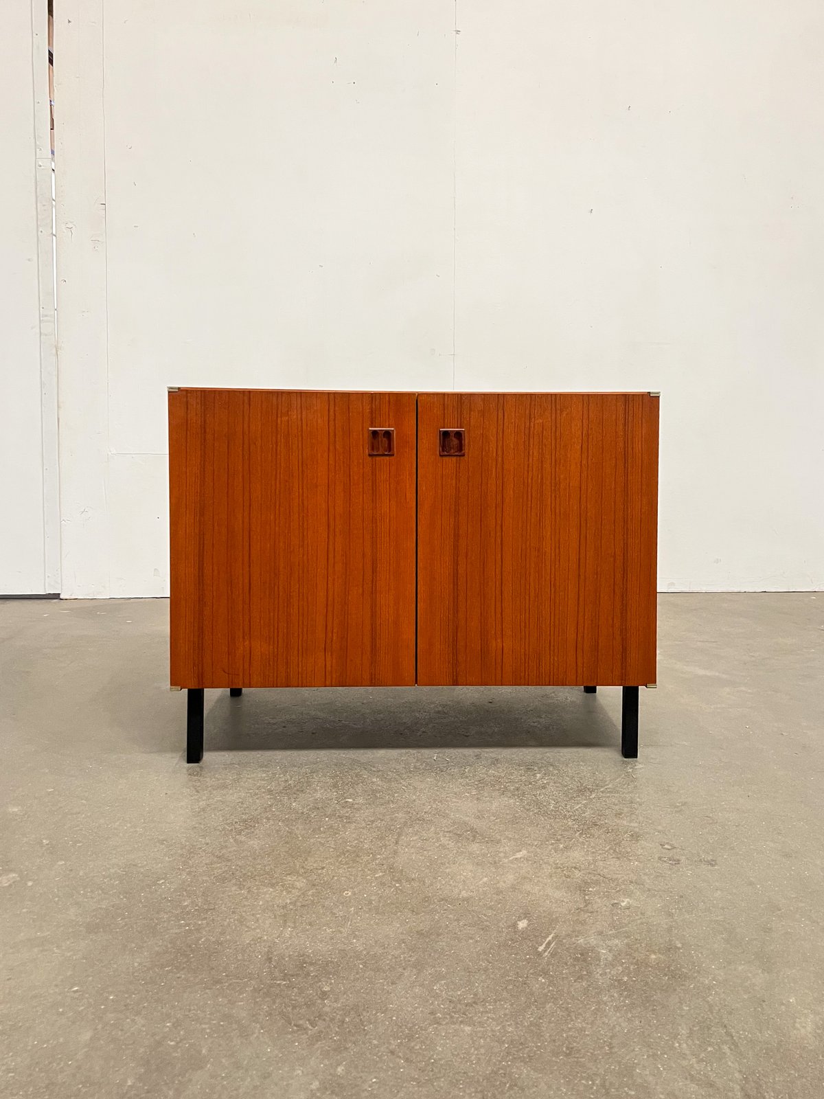Petit buffet scandinave vintage en teck – meuble modulaire années 60