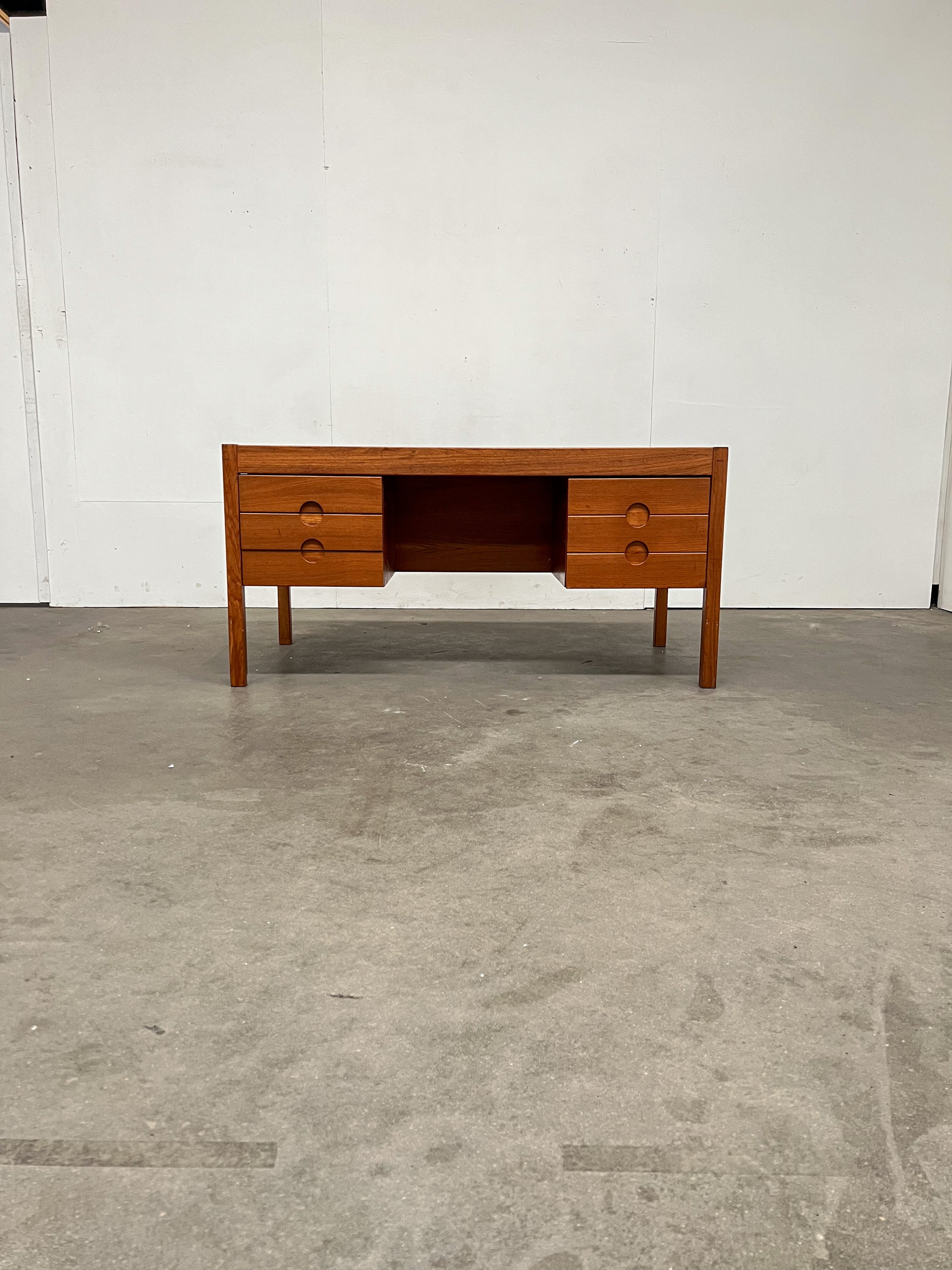 Bureau scandinave vintage en teck – Christian Linneberg Model 33