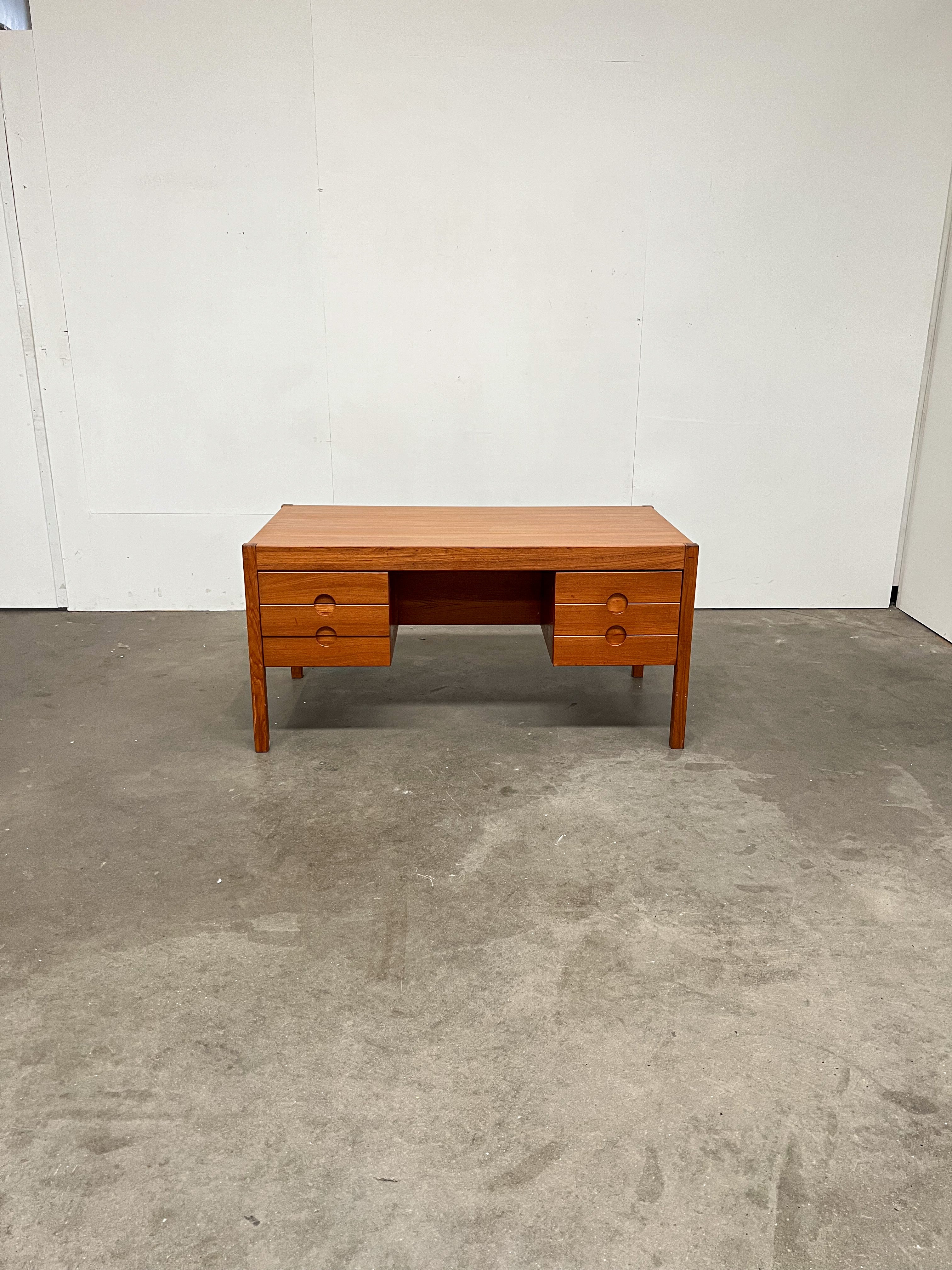 Bureau scandinave vintage en teck – Christian Linneberg Model 33