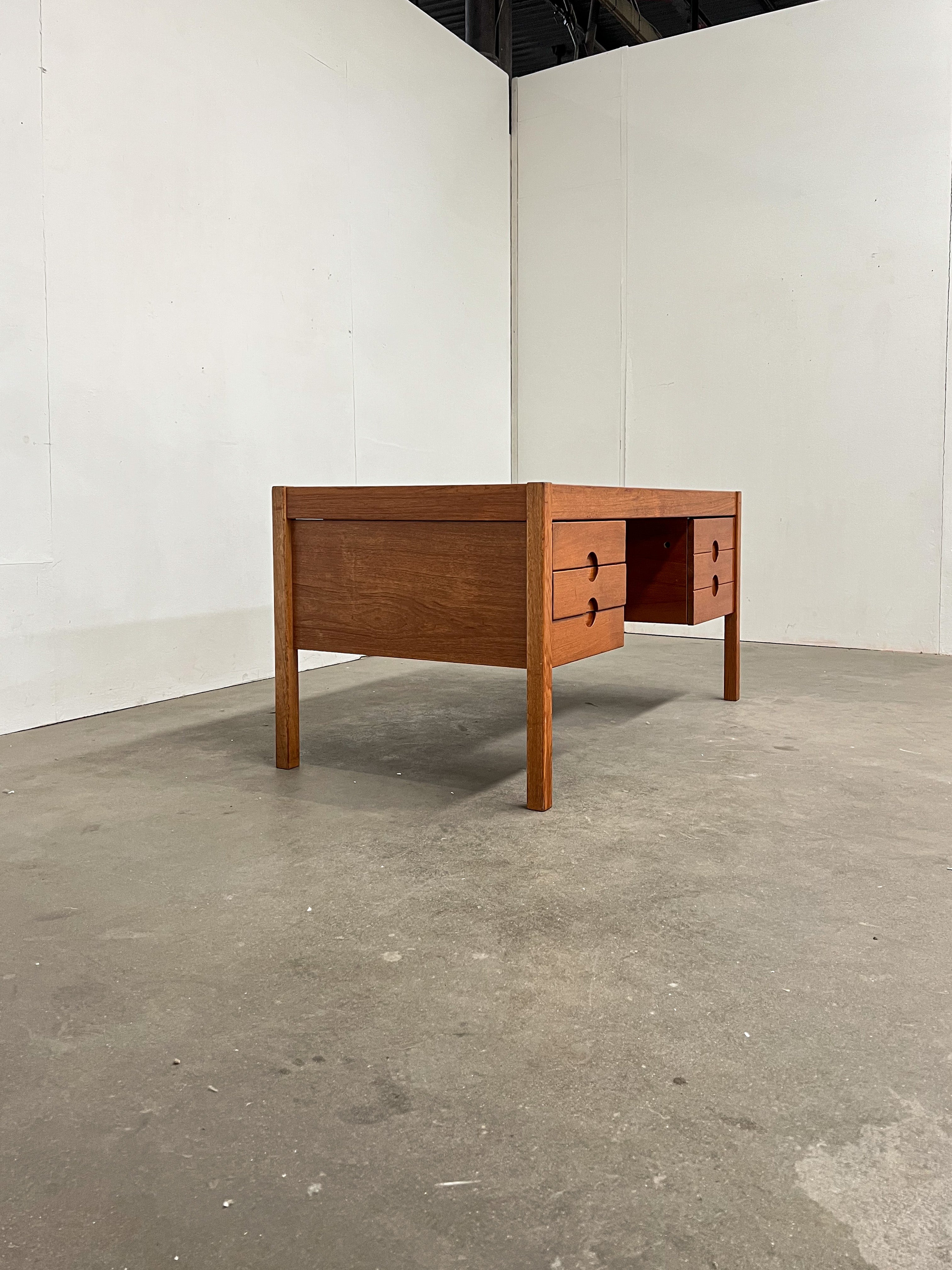 Bureau scandinave vintage en teck – Christian Linneberg Model 33