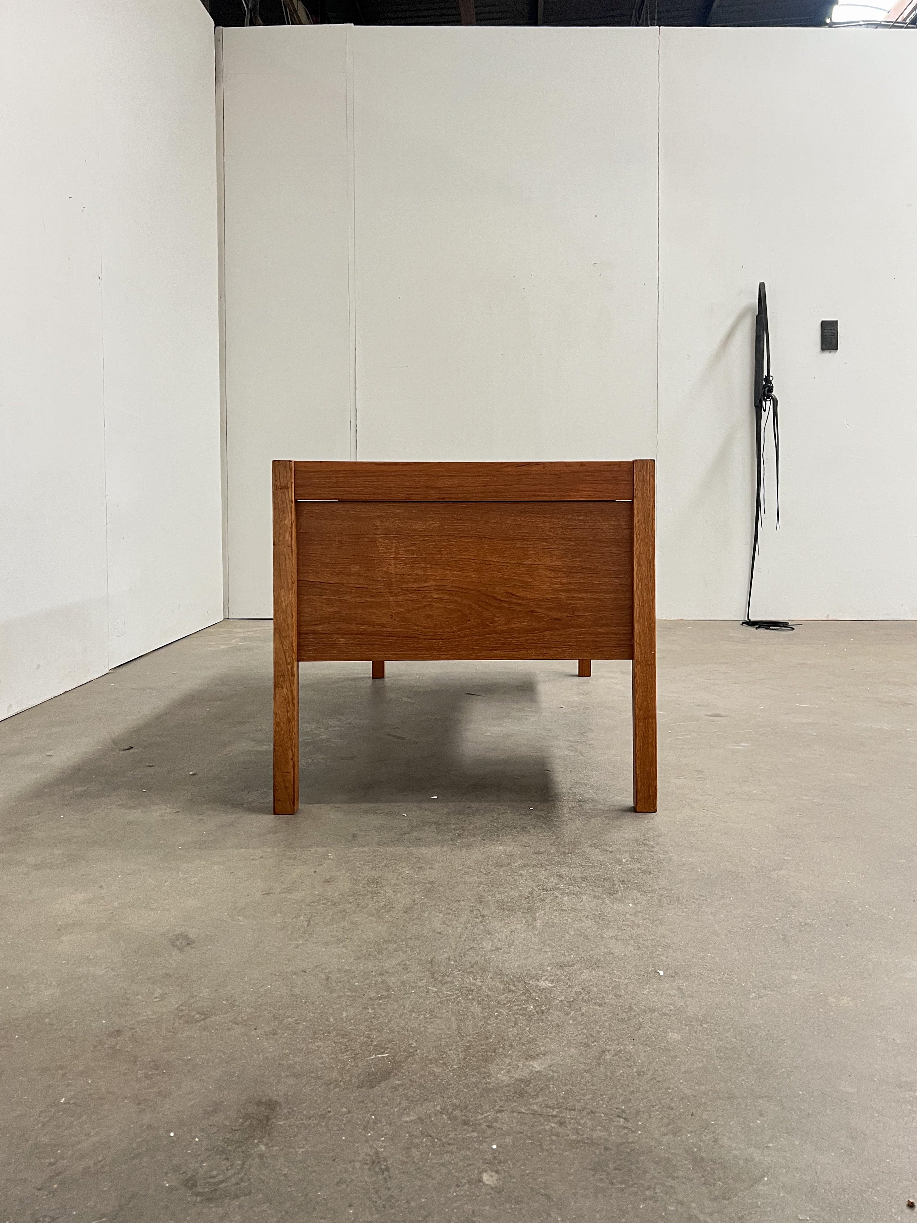 Bureau scandinave vintage en teck – Christian Linneberg Model 33