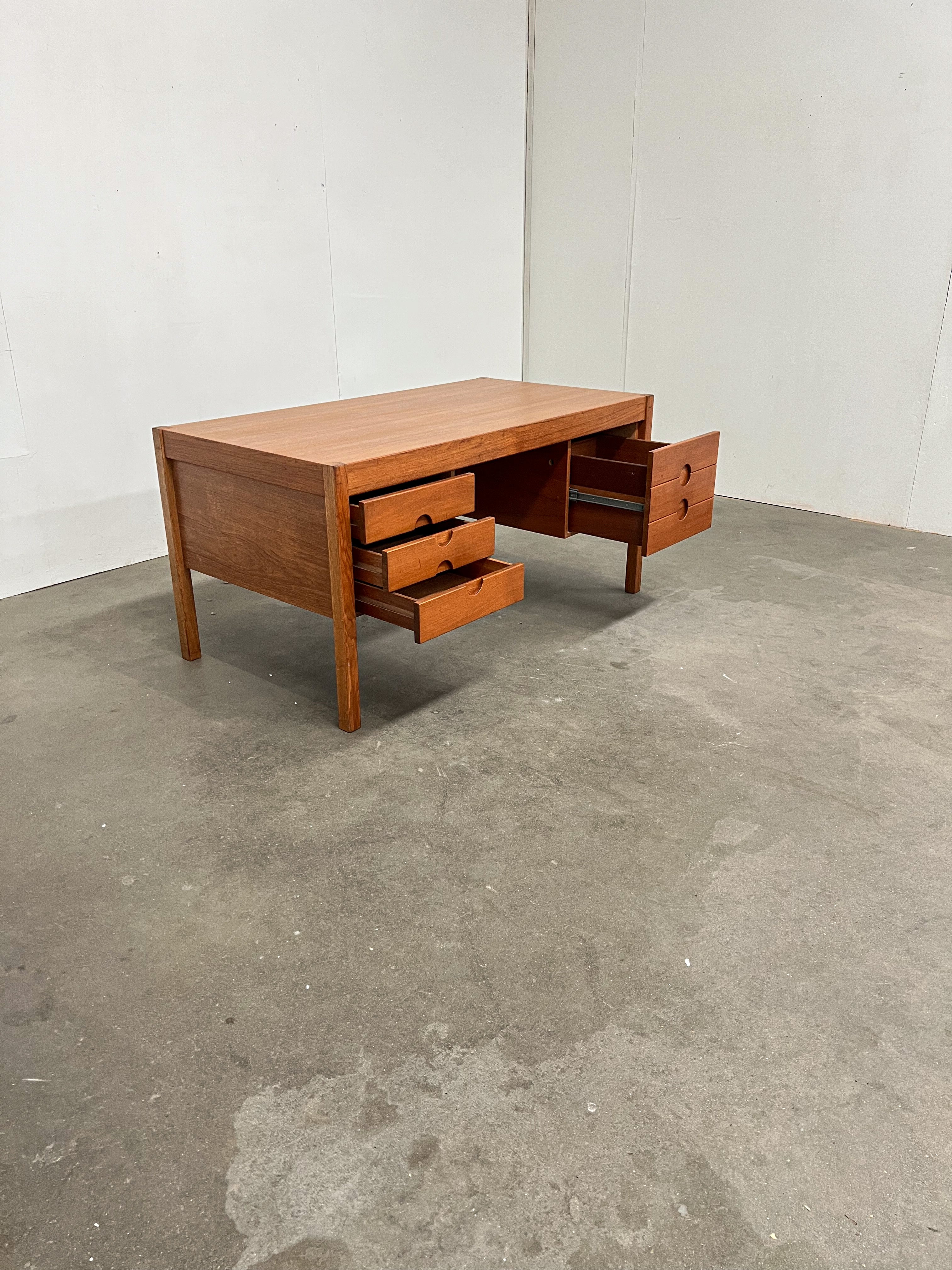 Bureau scandinave vintage en teck – Christian Linneberg Model 33