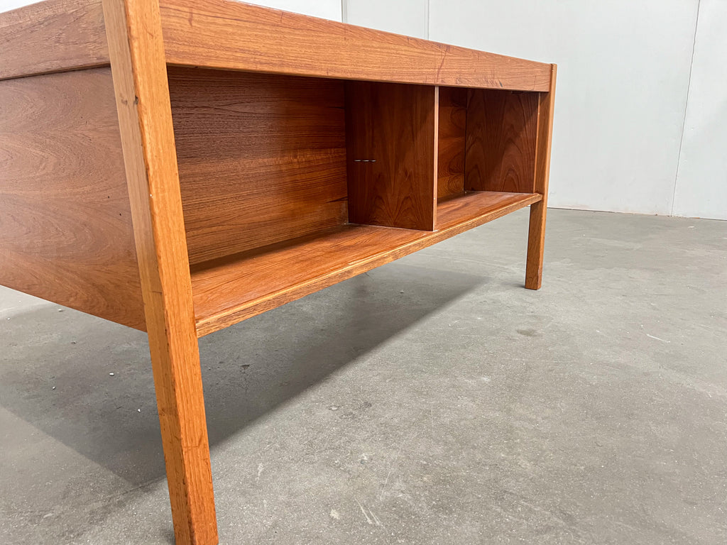 Bureau scandinave vintage en teck – Christian Linneberg Model 33