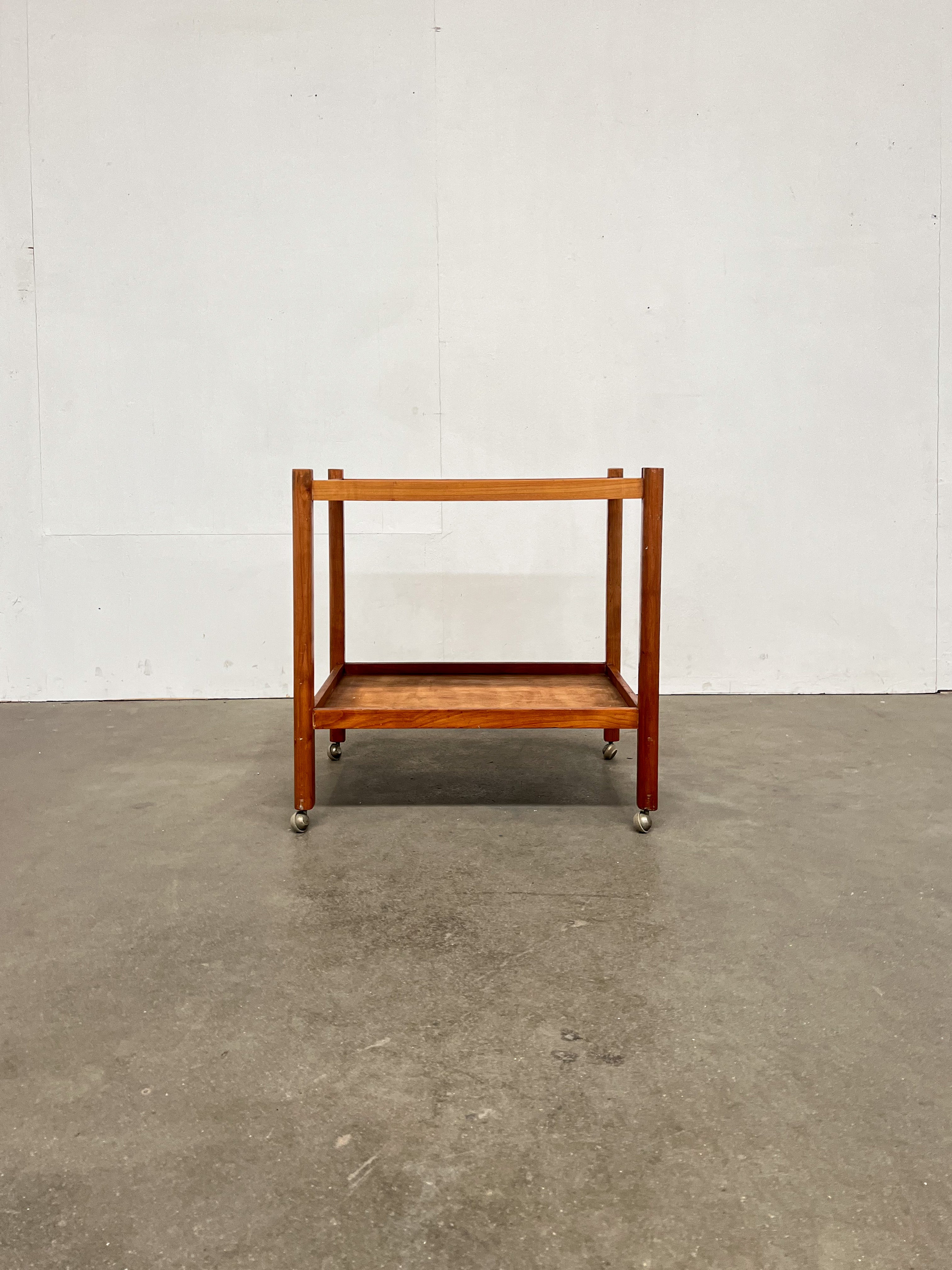 Desserte scandinave vintage en teck à roulettes – Table d'appoint