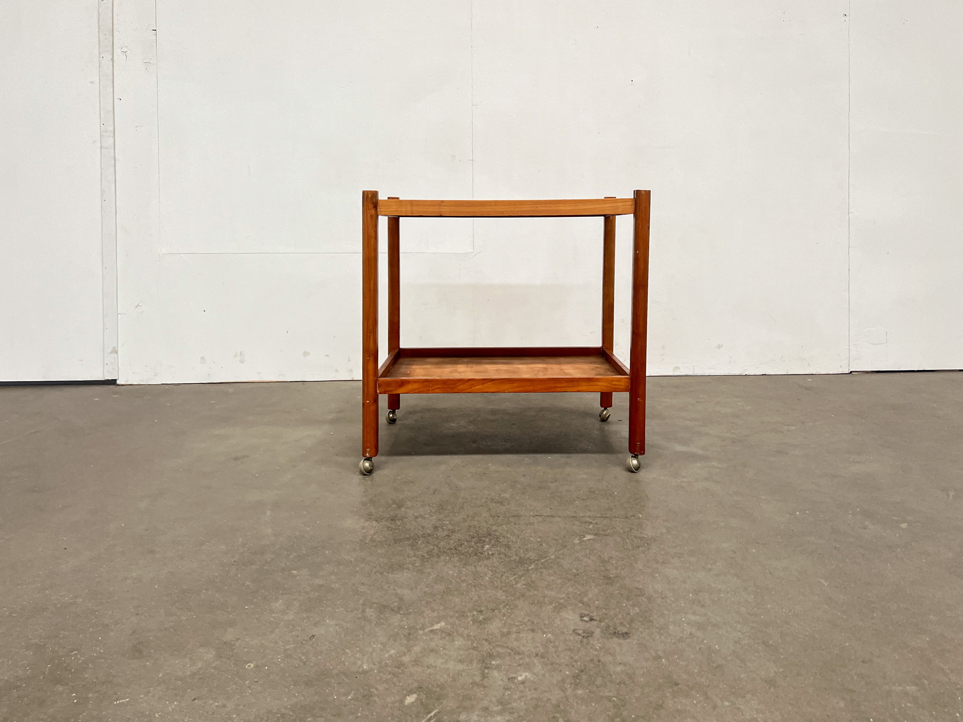 Desserte scandinave vintage en teck à roulettes – Table d'appoint