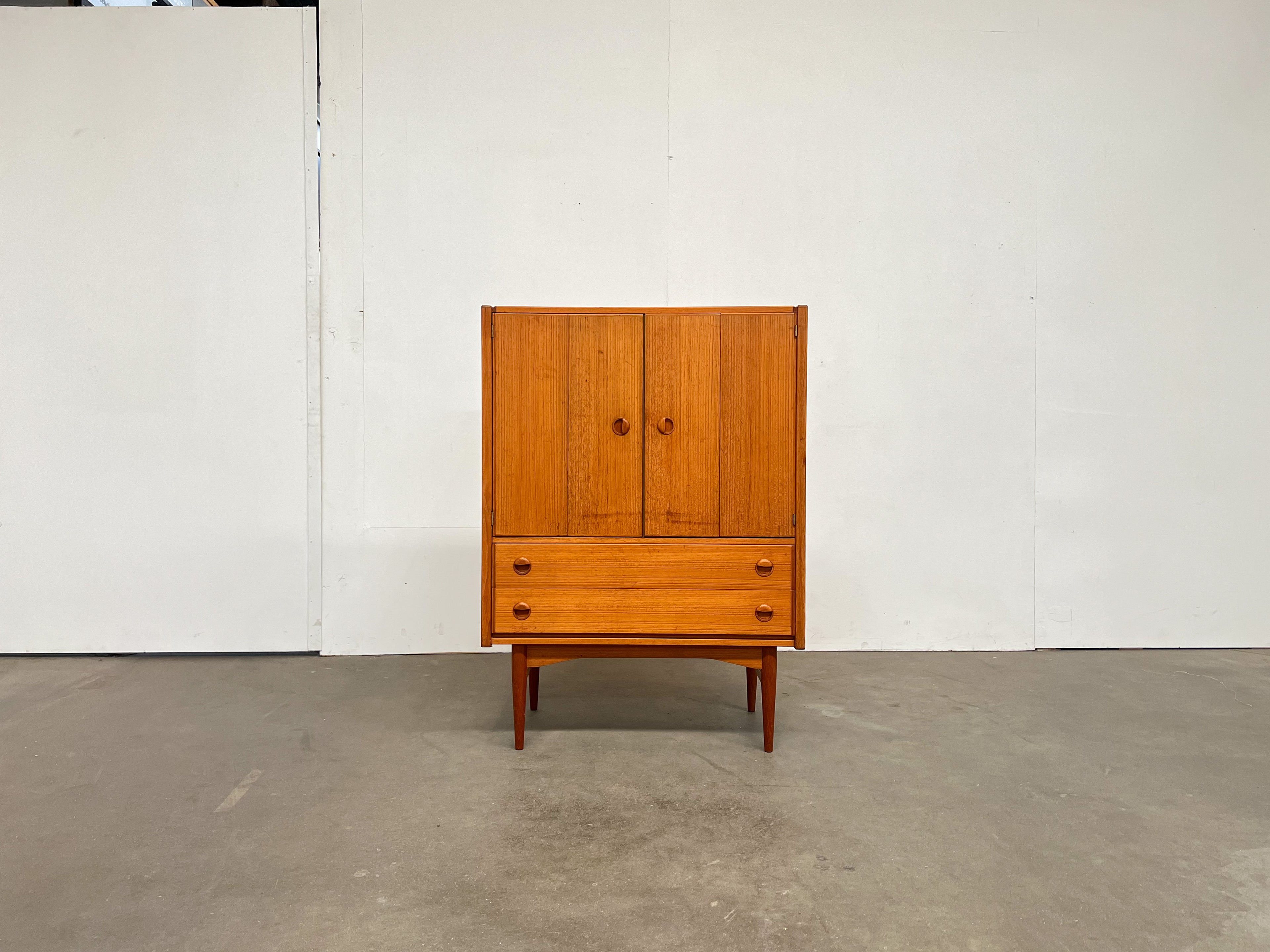 Buffet haut vintage en teck – meuble de rangement scandinave années 60